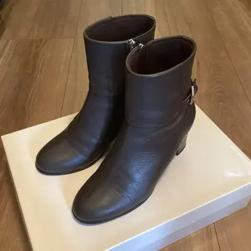 [ 새상품급 ] 투슈르 벨트 달린 숏부츠 24cm