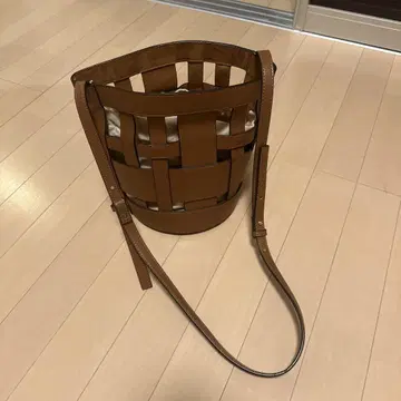 브라운 바스켓 스타일 숄더백