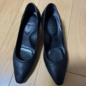 REGAL 블랙 가죽 하이힐