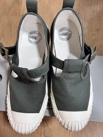 Converse 스트랩 포함 그레이 스니커즈