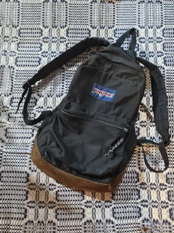 JANSPORT 블랙 백팩 하의 스웨이드