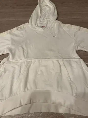 adidas 화이트 후드티 프리 사이즈?