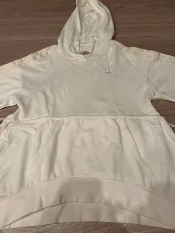 adidas 화이트 후드티 프리 사이즈?