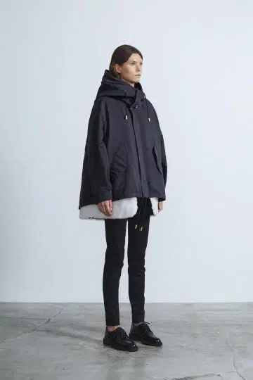 THE RERACS 숏 모즈 코트