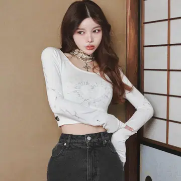 [미착용 새상품] Darich 하트 크롭 상의 다리치
