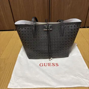 GUESS 블랙*화이트 리버서블 숄더백 미사용 새상품