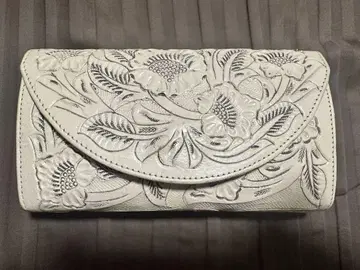 [ 가격 인하 불가 ] Carving Tribes 꽃무늬 엠보싱 장지갑