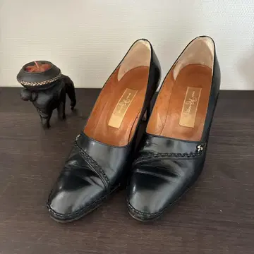 블랙 가죽 하이힐 펌프스 7cm