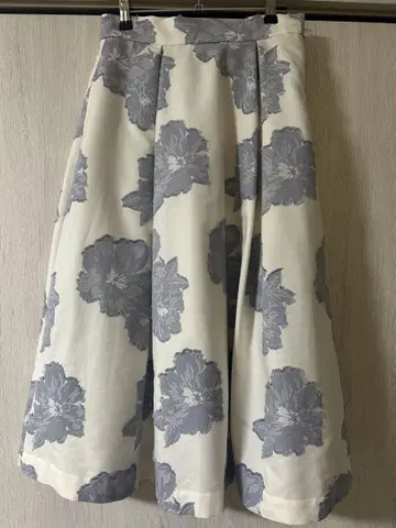 TONAL 플레어 스커트 꽃무늬 화이트