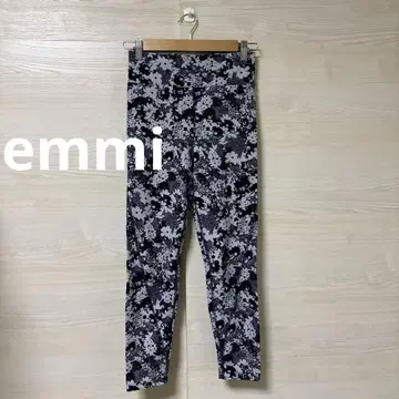 emmi 꽃무늬 스포츠 트레이닝 레깅스 네이비/화이트