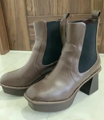 브라운 사이드 고어 부츠 하이힐