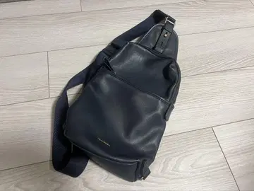 Paul Smith 새상품급 가죽 바디백 네이비
