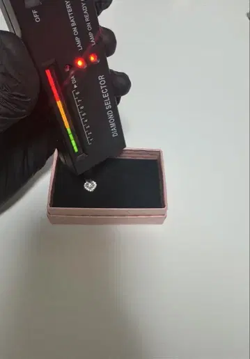 모이사나이트 귀걸이 양쪽 귀 5.0mm