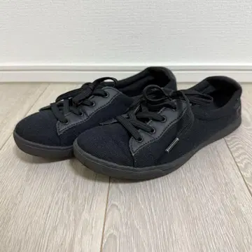 FILA 블랙 로우컷 스니커즈