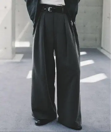 WYM 다크 그레이 플리츠 와이드 팬츠