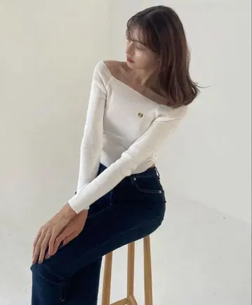 LOVAN 오프숄더 T