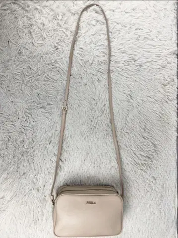 한정판 판매 새상품급 훌라 가죽 숄더백 더블 지퍼 베이지