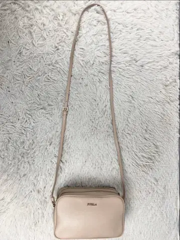 새상품급 훌라 가죽 숄더백 더블 지퍼 베이지