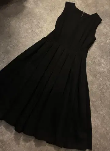 foufou [ THE DRESS #12 ] 박스턱 원피스