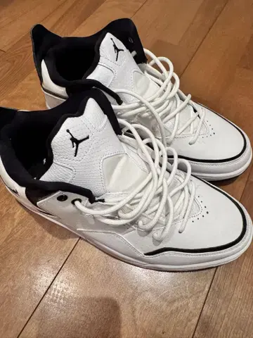 Jordan 화이트/블랙 스니커즈