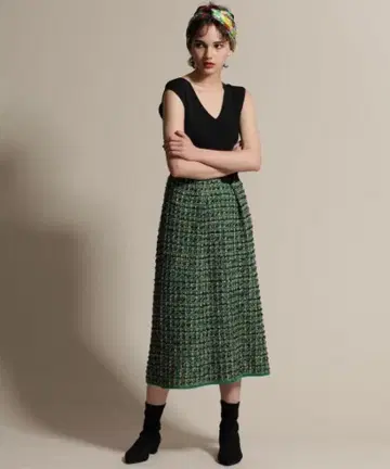 슬리브리스 롱 원피스 블랙과 그린 트위드