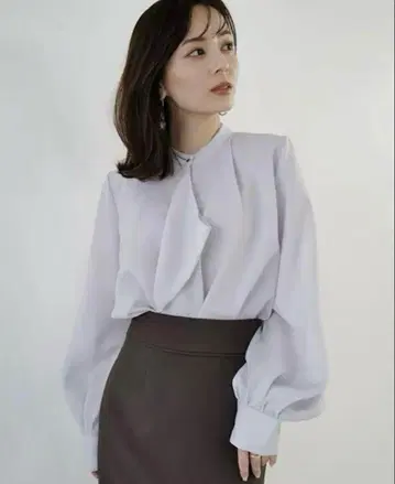 anuans 캐스케이드 프릴 블라우스