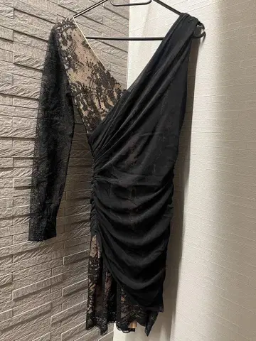 ZARA 블랙 드레이프 디자인 드레스