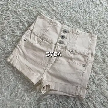 GYDA 버튼 플라이 숏 데님 팬츠 화이트 데님 하이웨스트
