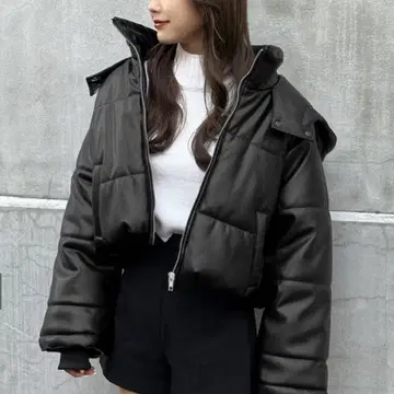 후드 부착 숏 다운 자켓 블랙