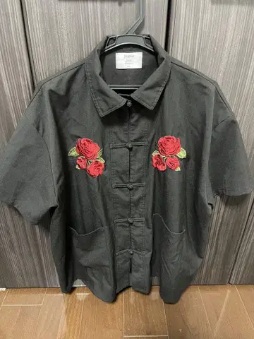 jouetie 장미 자수 쿵푸 셔츠 블랙