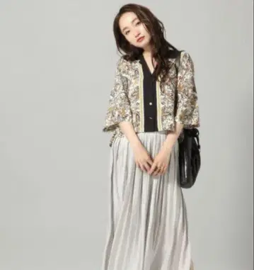 JEANASIS 지나시스 메탈릭 샤이니 플리츠 롱 스커트 새상품급