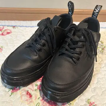 Dr.Martens 스니커즈 닥터마틴 UK4