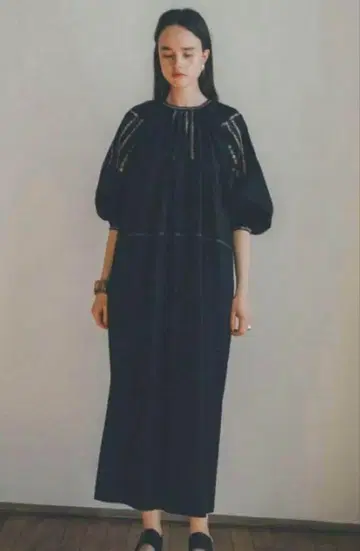 클라네 스모크 자수 원피스