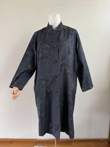 다크 그레이 꽃무늬 롱 코트