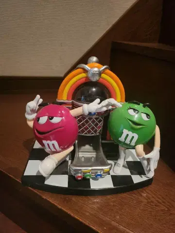 M&M's 댄스 피규어 주크박스