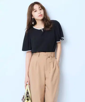 저스길리티 파이핑 소매 슬릿 블라우스