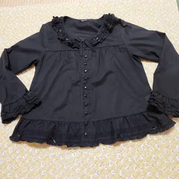 핑크하우스 프릴 달린 블랙 긴팔 블라우스