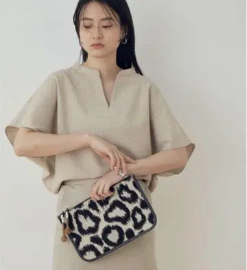 ADAM ET ROPE 베이지 반팔 상의