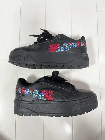 Puma 꽃무늬 자수 블랙 통굽 스니커즈