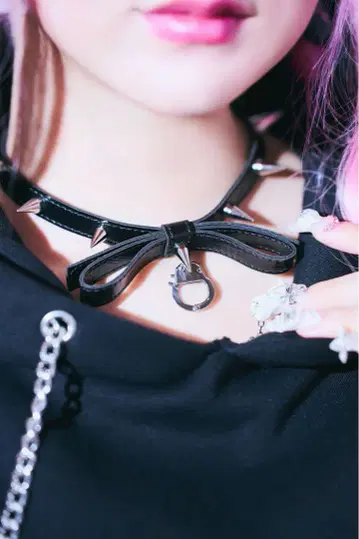 Aventulle badprincess choker
