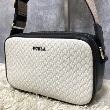 컨디션 최상 FURLA 훌라 숄더백 릴리 가죽 화이트