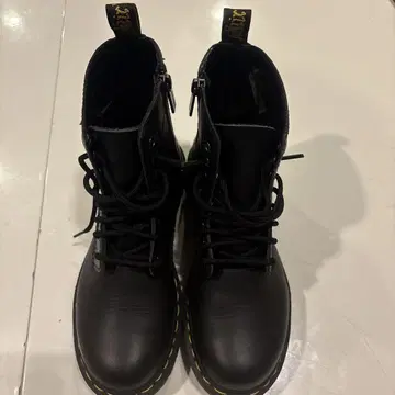 닥터마틴 지퍼 달린 부츠