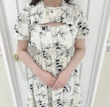 evelyn 꽃무늬 컷 OP 꽃무늬 컷 원피스