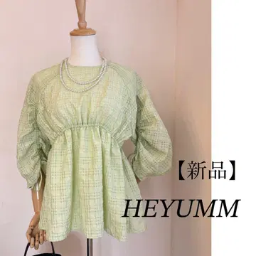 [새상품] 어반 리서치 HEYUMM 페플럼 셔링 블라우스 헤윰