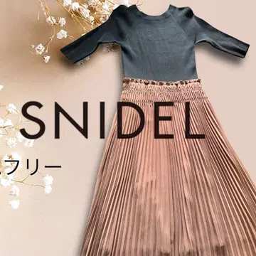 SNIDEL 스나이델 플리츠 도킹 니트 원피스 F 블랙