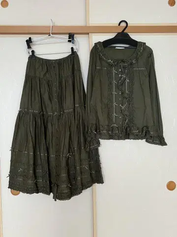 핑크하우스 블라우스 롱 스커트 셋업 카키 새상품급