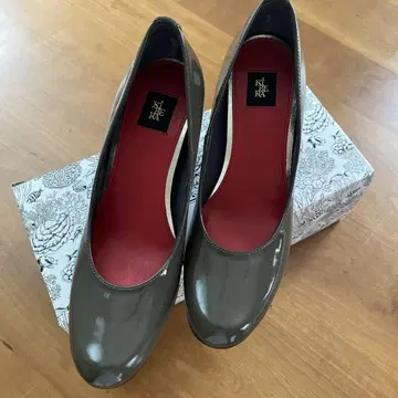 kibera 22.5 s 펌프스 힐 카키 그레이지 새상품급 22cm