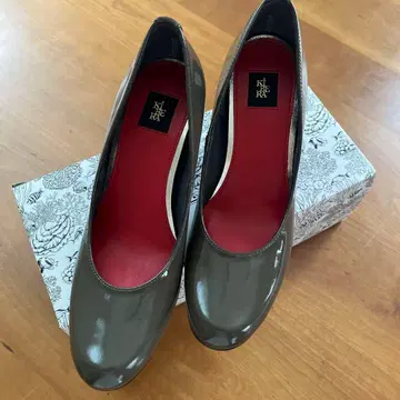 kibera 22.5 s 펌프스 힐 카키 그레이지 새상품급 22cm