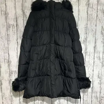 세실 맥비 퍼 후드 블랙 다운 자켓