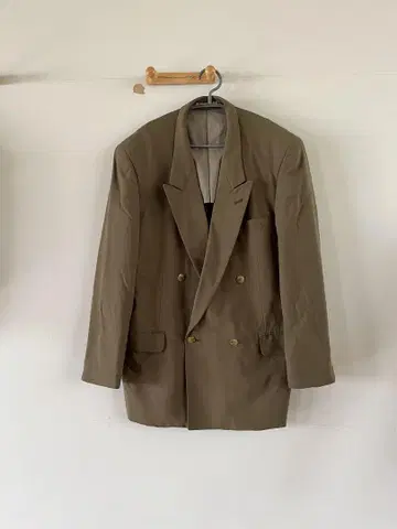 올리브색 더블 브레스트 자켓
